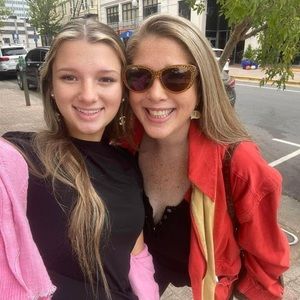 Meet your Posher, Claire